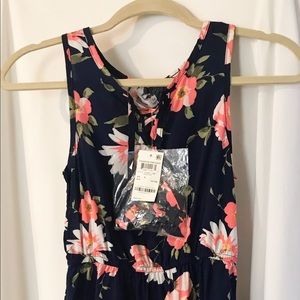 CUTE girls sleeveless dress with floral pattern.